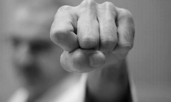 Uderzyłem – co mi grozi? Naruszenie nietykalności cielesnej